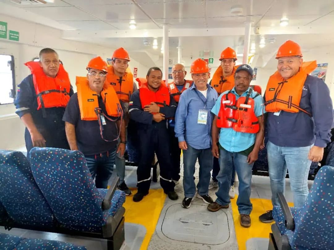 TVFANB's tweet photo. @inea_venezuela ¡Formación acuática!💪

El #cenave_oficial realizó cursos #imo_hq para Buques de Pasaje en sus dos modalidades: teórico y práctico. Este último a bordo del buque #SITAP del #INEA en el Puerto de #LaGuaira. https://t.co/Qhp37kWtiO