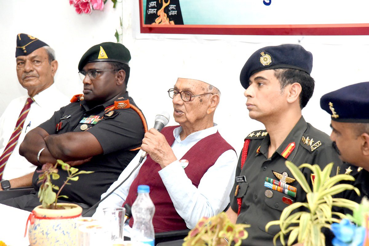 Under #MereMitiMeraDesh event, freedom fighter, ex army personnel, veer mata , veer nari were felicitated. CO Col Manoj AP , CO Arun Balhara 11 MP, Lt Col BK Salunkha 11 MP, and PI staff of 11 MP and 7 MP present at the event. @HQ_DG_NCC @saugor47999 @thirdpope_paul @NccDteMPCG