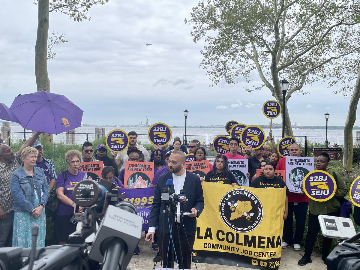 32BJSEIU's tweet photo. RIGHT NOW: We’re gathering with allies in front of the Statue of Liberty to call on the federal government to #ExpandTPS for millions of immigrants and give them the opportunity to be a part of our economy and communities! Watch now: https://t.co/EYXV0npVBW https://t.co/hPt4PtBXRv
