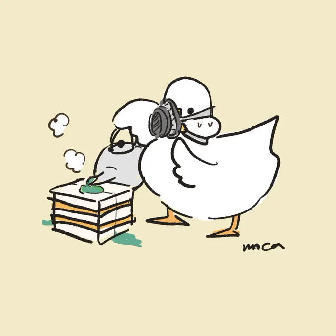 夜中に作業部屋で蝋を溶かして型に流し込んでます。防塵マスクつけてても香ばしいにおいだー 型から漏れちゃった蝋また使ってもいいのかな。