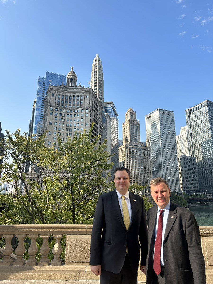 GregHands's tweet photo. Just touched down in the Windy City after an insightful visit to Denver!
 
Illinois has huge potential with a GDP of $1 trillion dollars.
 
Exciting discussions to come, forging even stronger economic ties between UK, Chicago &amp; Illinois. 

With 🇬🇧 Consul-General Alan Gogbashian https://t.co/zHJWV2ARN6