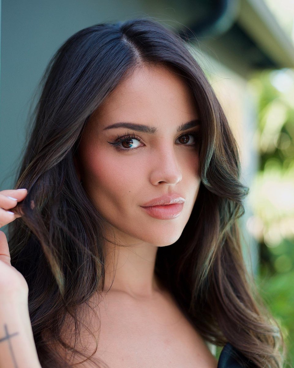 Eiza González Updates tweet media