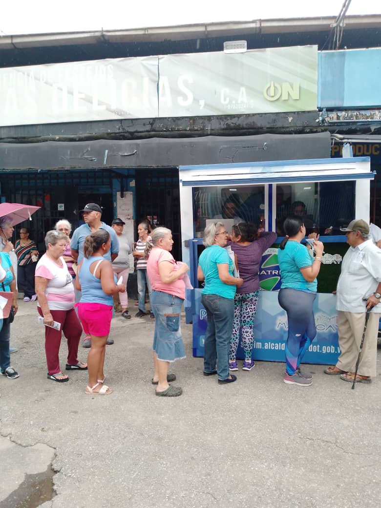 psuv_delicias's tweet photo. @SATRIM_GIRARDOT Continua en Las Delicias de #Maracay el Censo Urbano Tributario y el cobro de Aseo Urbano en las comunidades de La Pedrera  @NicolasMaduro @RafaelMaracay21 @AlcDeGirardot  @Erickbeni  @iamib20 @CNerluz @lninoska939  @AracelisL11 @GirardotPsuv_ 
#VenezuelaEsBRICS https://t.co/G5dHuHkDME