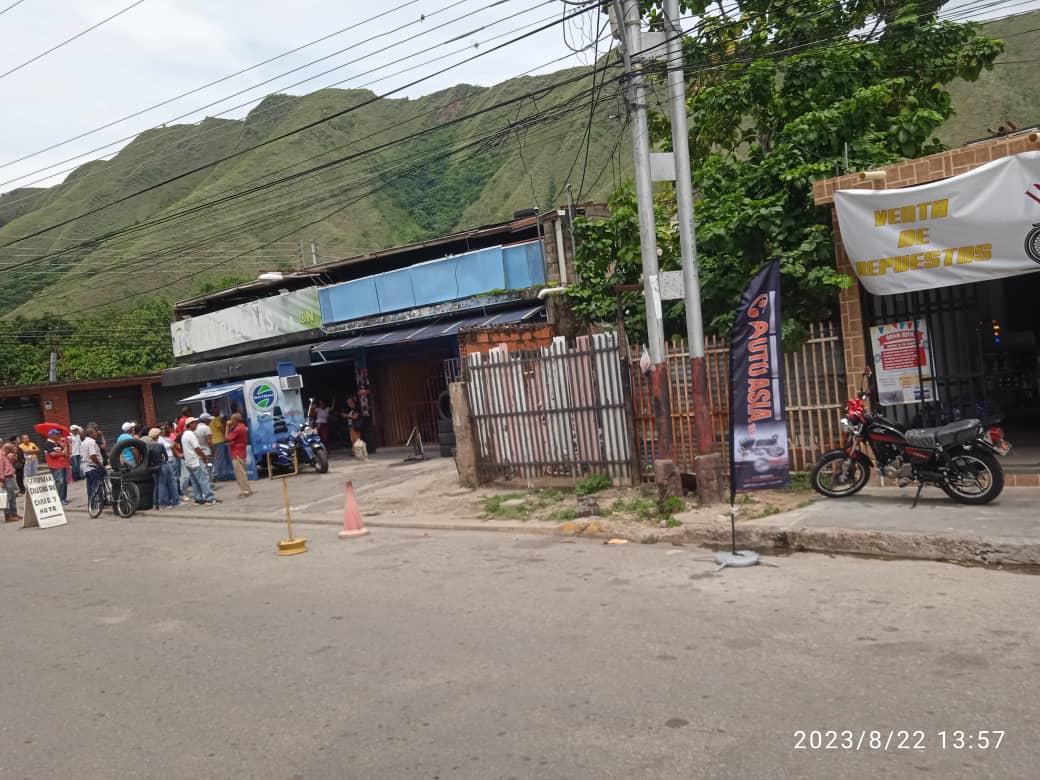 psuv_delicias's tweet photo. @SATRIM_GIRARDOT Continua en Las Delicias de #Maracay el Censo Urbano Tributario y el cobro de Aseo Urbano en las comunidades de La Pedrera  @NicolasMaduro @RafaelMaracay21 @AlcDeGirardot  @Erickbeni  @iamib20 @CNerluz @lninoska939  @AracelisL11 @GirardotPsuv_ 
#VenezuelaEsBRICS https://t.co/G5dHuHkDME