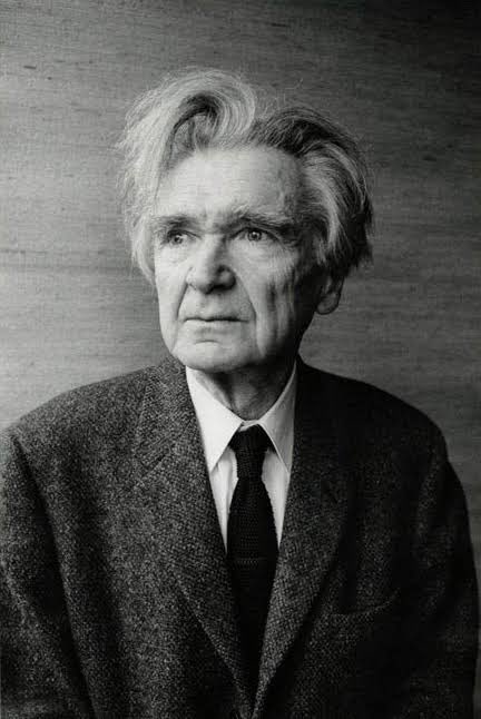 “Sorunlu ailelerde, kendini hakikate adayan ve bu uğurda hayatını mahveden bir evlat ortaya çıkıverir.”

Emil Cioran
#EmilCioran
Çeviren: Mehmet Gündoğdu
<a href="/avuntusaati/">Mehmet Gündoğdu</a>