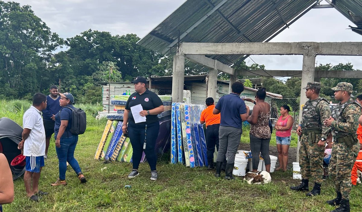 #Chepo/Luego de las fuertes lluvias registradas en días pasados y las inundaciones que esta trajo consigo, en coordinación con: 
<a href="/CruzRojaPanama/">Cruz Roja Panameña</a> 
<a href="/municipiodchepo/">Municipio De Chepo</a> 
<a href="/MIDAPma/">Ministerio de Desarrollo Agropecuario</a> 
<a href="/Sinaproc_Panama/">SINAPROC PANAMA</a> 
Se hace entrega a los damnificados bolsas de comida seca y enseres de primera necesidad.