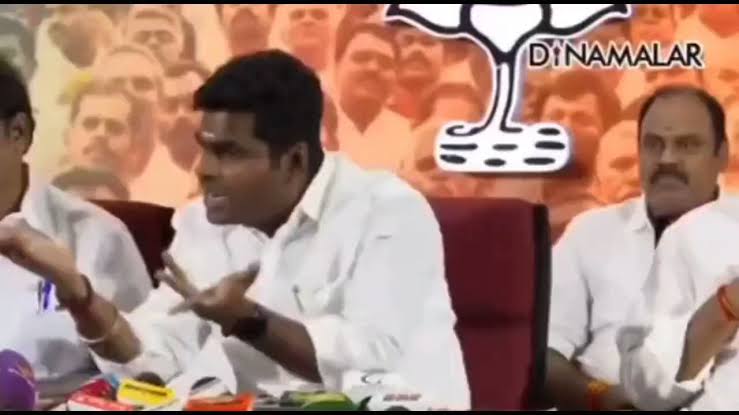 venkatkrish_c's tweet image. நாங்களுந்தான் எவ்ளோ கஷ்டப்பட்டு கமலாலயத்துல பலா பலா படம் எடுக்குறோம்..

காஷ்மிர் ஃபைல்ஸ் க்கு கெடச்ச விருது..

கமலாலயம் ஃபைல்ஸ் க்கு கிடைக்கலியே..

அப்புறம் எனக்கு என்ன மரியாத..