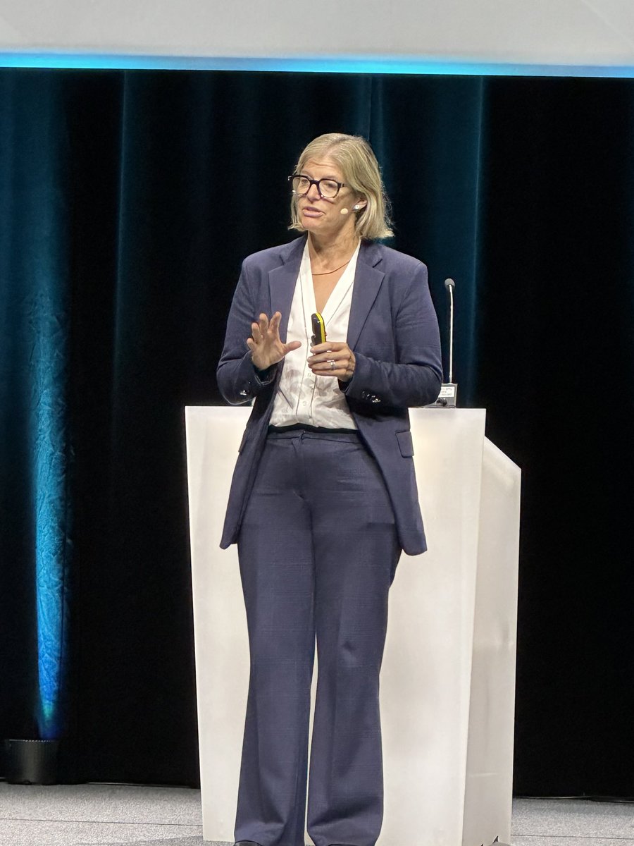 msmelanoma's tweet image. Mind-blowing talk by @JenWargoMD at #IREC2023 on multiple factors that define response to targeted and immune-based therapy. Regarding microbiota,
Cannot remind passive! In our hand: at least control the diet! 

Clinical trials showing positive effects of 50gr/day of fiber