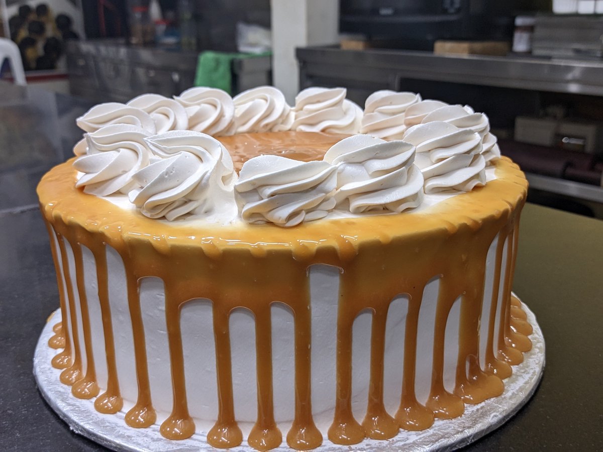 skillston's tweet photo. You stare at this cake; it stares right back😳

#Caramel #Cake #Skillston https://t.co/eMjoTG5XXK