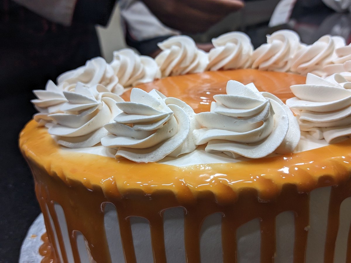 skillston's tweet photo. You stare at this cake; it stares right back😳

#Caramel #Cake #Skillston https://t.co/eMjoTG5XXK