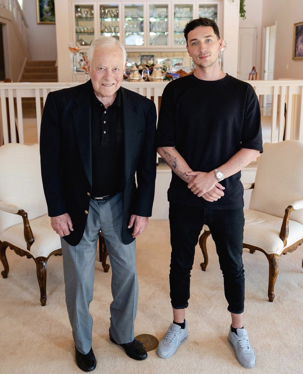 Luke Belmar 👽 tweet media