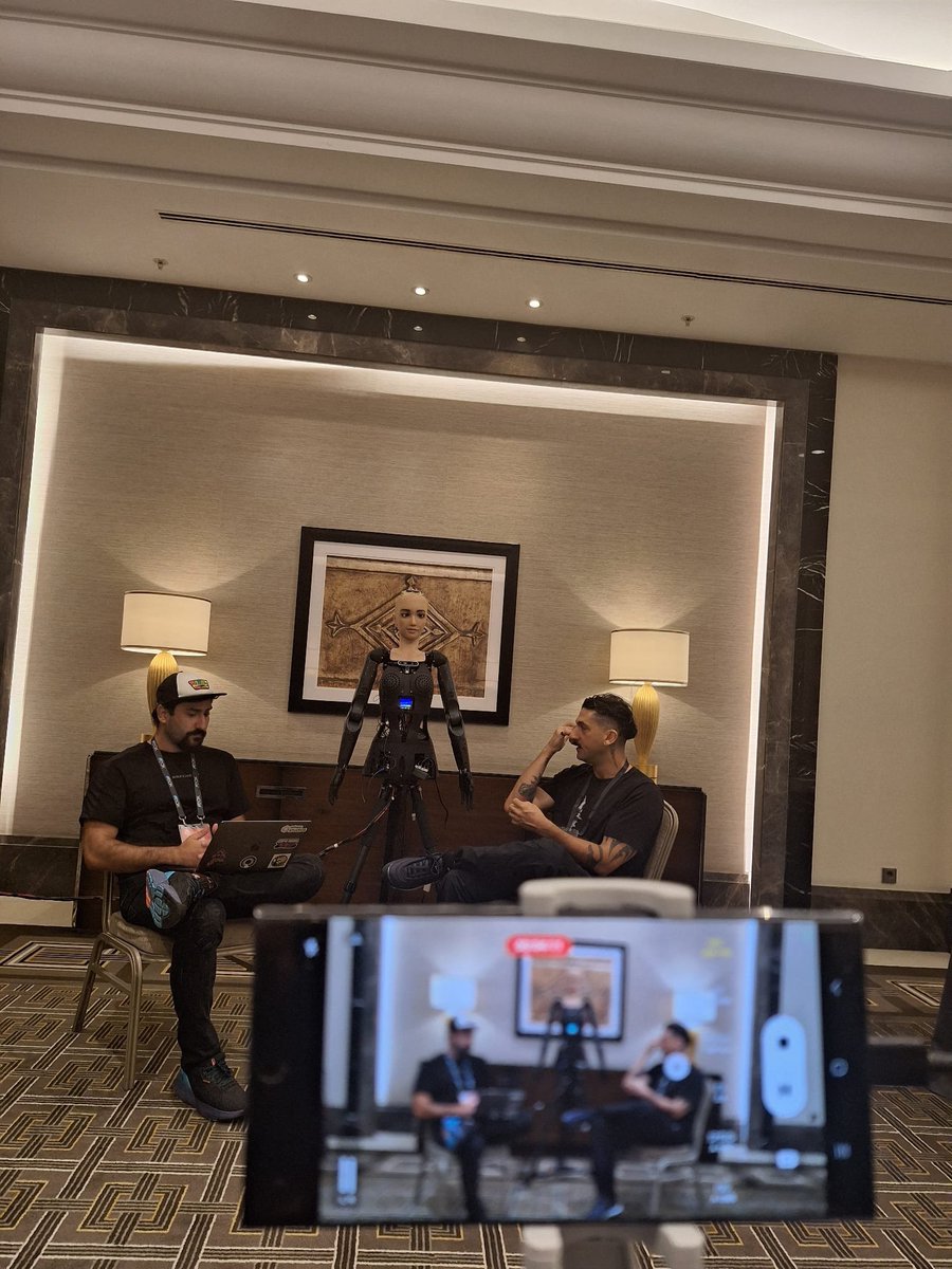 blockhoood's tweet photo. It was an honor to conduct an interview with @benditto_ and @DesdemonaRobot from @SingularityNET @yaya_labs_ . I am overjoyed that another of my dreams has come true.