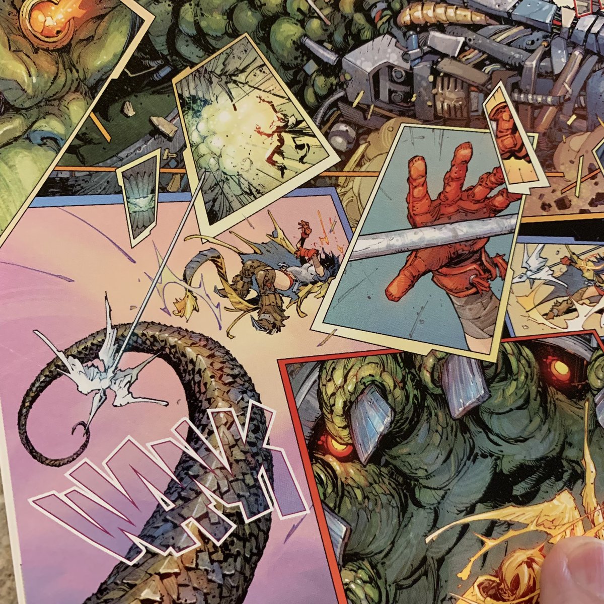 Mitografia's tweet photo. Sneak peek of Stela Gryfon vs Ghunda The Tracker. 💥‼️ #GROKEN #StelaGryfon #Ghunda #graphicnovel #MITOGRAFIA https://t.co/IONDwecwgs