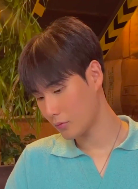 repeathis's tweet image. 왜이래잘생겻는데...
덮은 생머리 지대 청순하셔...😍💛

#eldon #엘던