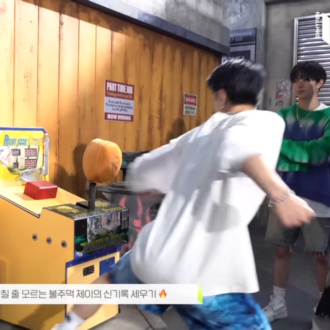 jiujayfiles's tweet photo. ouhhh thats mad attractive backs https://t.co/kFBYt8Pn8Q