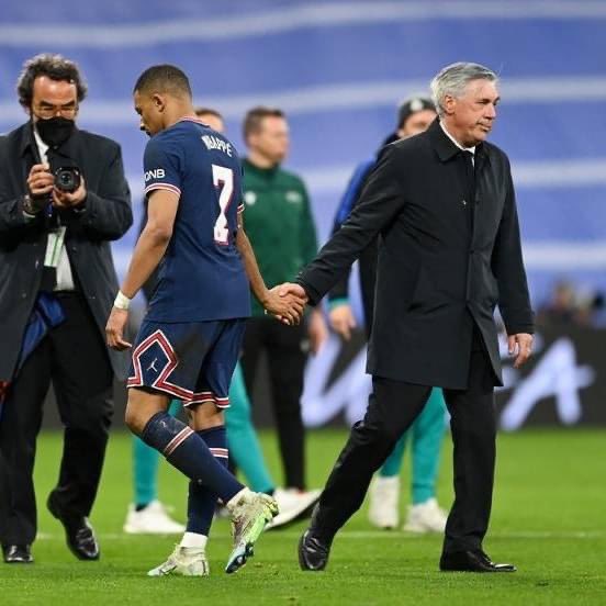 🎙️🇮🇹 Carlo Ancelotti: "El mercado está 100% cerrado para nosotros, no vamos a fichar a nadie". 

🔁 Ficha por el Real Madrid 
❤️ No ficha por el Real Madrid