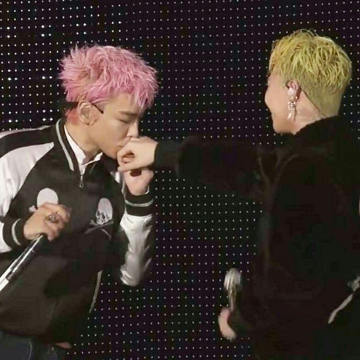 beeshue's tweet photo. Quiero regresar a cuando BigBang eran cinco y estos dos weyes se amaban. 💛😔

Nunca superaré el GTop ✌🏻 https://t.co/SrhkVHxGgn