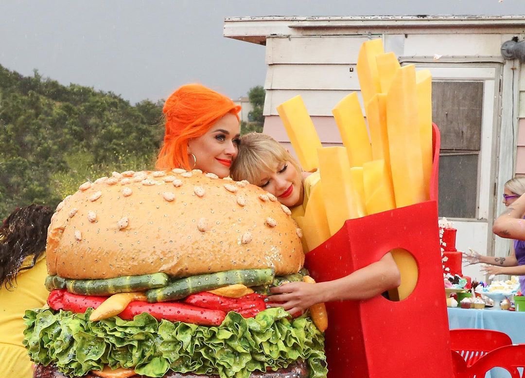 swiftyootw's tweet photo. no but Katy Perry and Taylor Swift getting back together is one of the most iconic moments in pop culture https://t.co/Qa1eK5ds2K