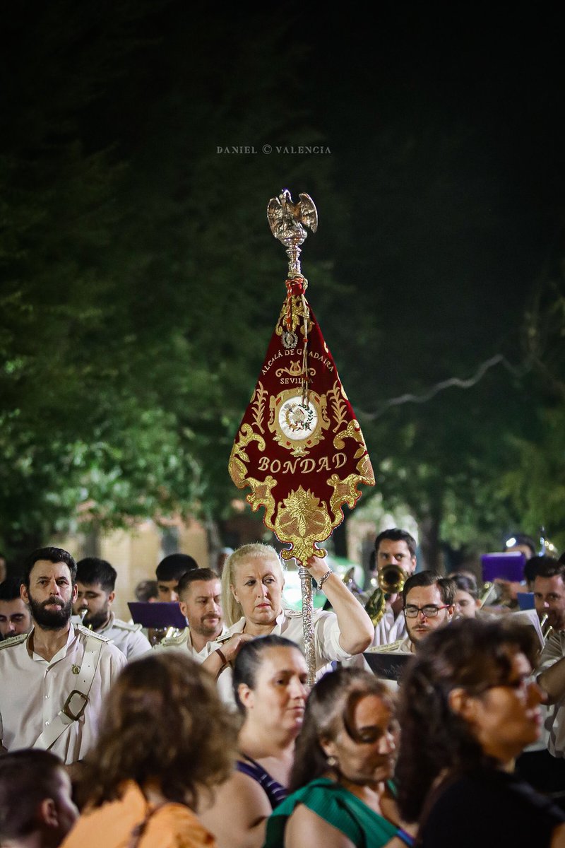 B  O  N  D  A  D.

📸<a href="/Alcompascofrade/">Daniel Valencia</a>