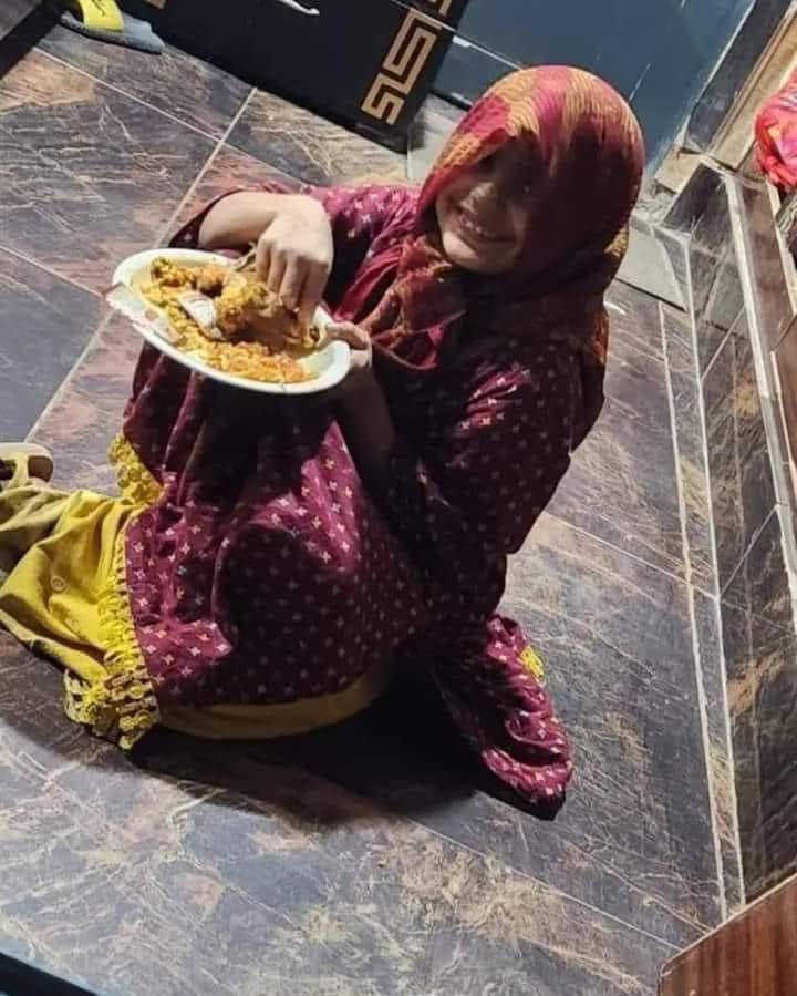 AsadShoro8's tweet photo. خبر ناھي ٿه پيريءَ جو غلاف پائي اُنھن جانورن جا ھٿ ان معصوم نياڻي تائين ڪيئن پھتا؟
ڇا انھن جا ھٿ نه ڏڪيا ھوندا؟، انھن کي پنھنجون نياڻيون، ڌيئون، ڀيڻون ياد نه آيون ھونديون ؟
#JusticeForFatimaFariro https://t.co/vAByk4Tlk4