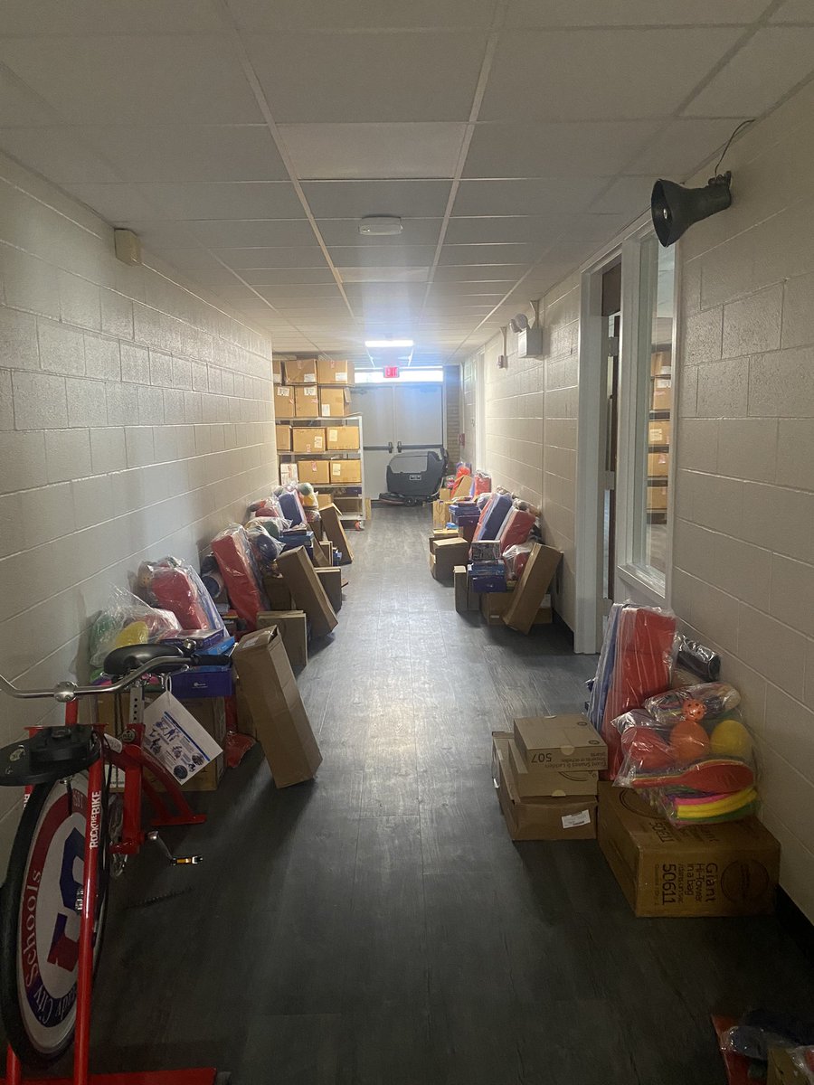 KimberlyPilla1's tweet photo. Sorted and soon to be delivered! Recess just took on a whole new meaning! Kudos to @cmclos574 and Elaine Reynolds for making this happen! #SchenectadyRising #RecessCarts #Essentialplay β€οΈπ€π https://t.co/uAOOADFwGs