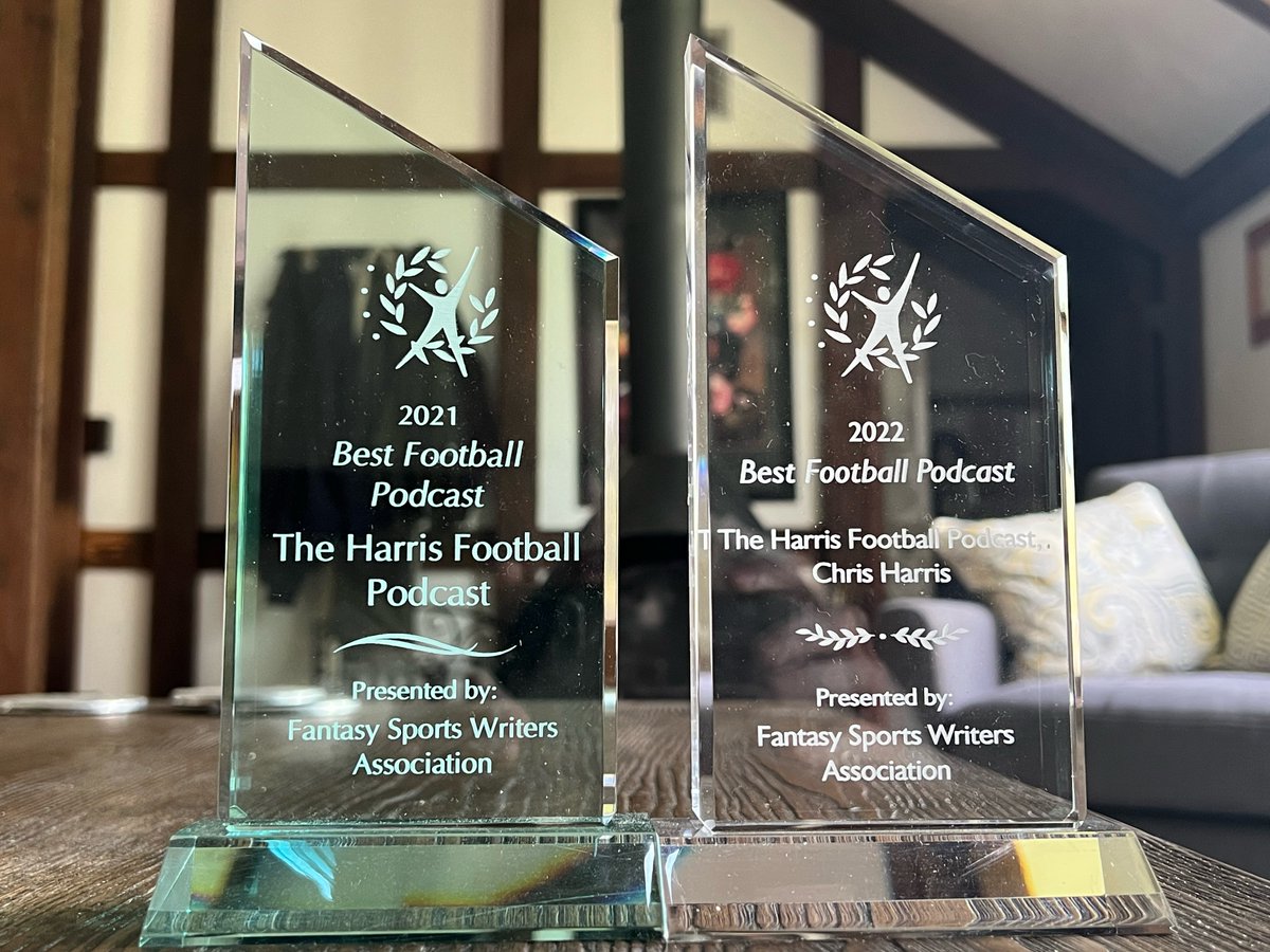 My little show has won Best Podcast in the Fantasy Football world two years in a row. 🎙️🏈💪

I know! Kinda cool!

If you've never listened before, give us a shot. (Link in the thread 👇)

AND...one follower who likes and RTs this will win a 1-on-1 draft strategy zoom with me!