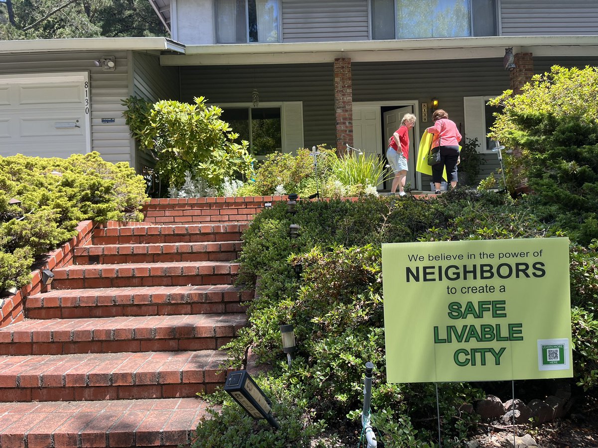 SenecaSpeaks21's tweet photo. Good Morning Oakland!!!
Random shots of neighbors around The Town to make ya smile. π
#NeighborsTogether https://t.co/V8qC3z4hkN