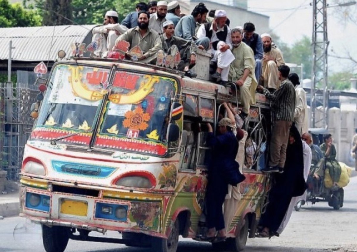 Alizeh84's tweet photo. The cast of #JBHSSL on the way to shoot! 😂😂

#Bilalashraf #Mahirakhan #Fawadkhan #sanamsaeed #Iqraaziz #mayaAli #HaniaAmir #Hamzaaliabassi #AhadRazaMir https://t.co/5H5qCpS8gC