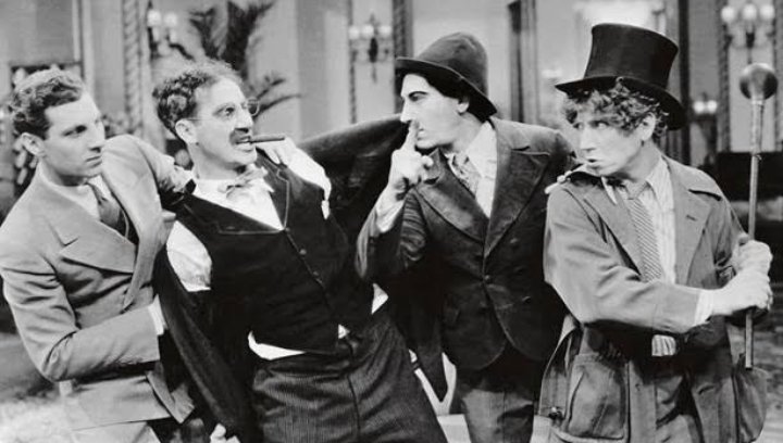 マルクス兄弟1929年の映画「ココナッツ」観る。音楽担当アーヴィング・バーリン！意外。名曲「ALWAYS」はこの映画用に作られたが、グルーチョが気に入らず、ボツにされたという。アーヴィング・バーリン唯一の、ヒット曲のなかったミュージカル。#themarxbrothers #irvingberlin
#always
