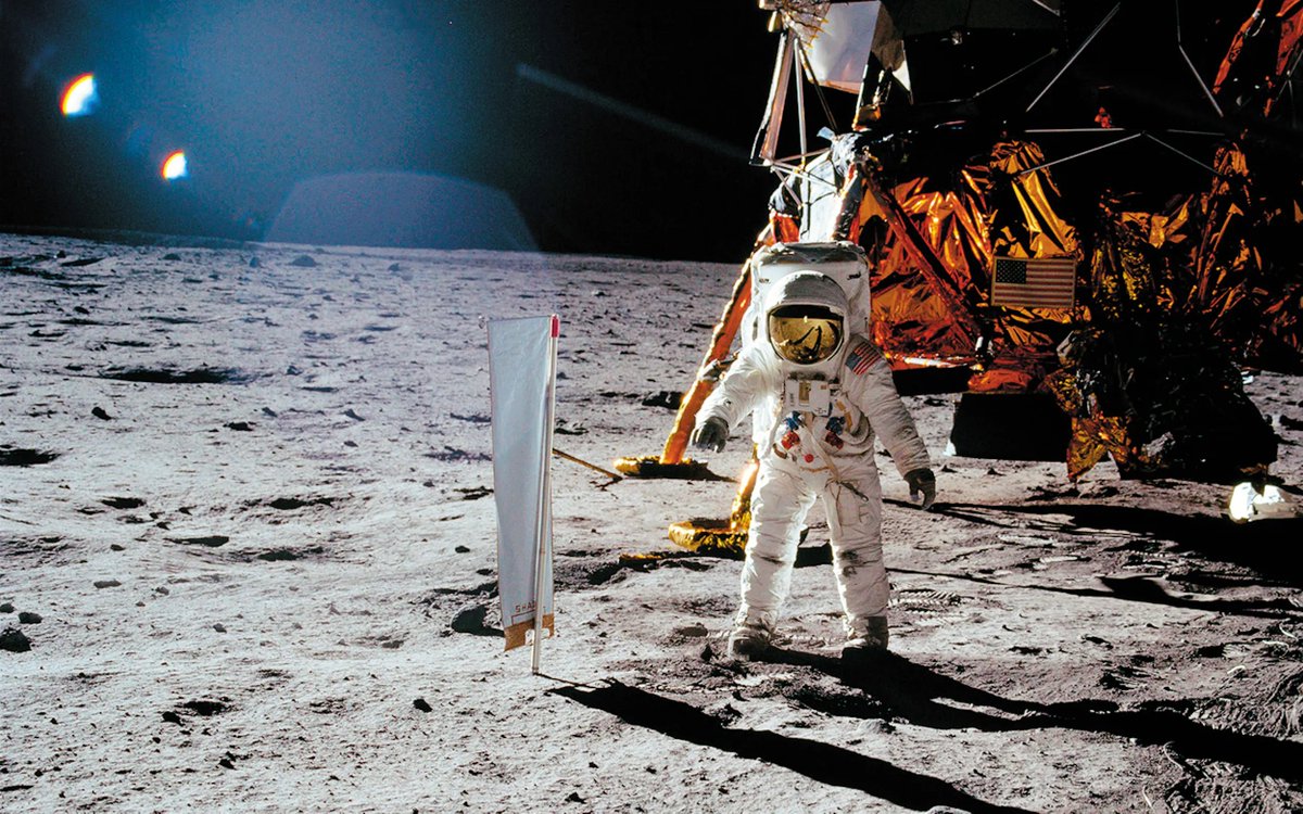rotingomez's tweet photo. Habría que revisar el bajón de calidad que han pegado las cámaras de foto espaciales en más de 50 años.
Izquierda- EE.UU. llega a la luna en 1969
Derecha- India llegada a la luna en 2023 

#luna #india #IndiaOnTheMoon #moon #MoonLanding https://t.co/B39mF6zyut