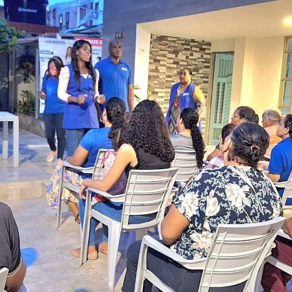 ClaudiaArboled's tweet photo. En el recorrido por el barrio #Torices, acompañada de mi fórmula a la JAL @rafael_maza1, participamos de un ameno diálogo con la comunidad que desea una #CartagenaMejor. @PartidoMIRA
📍Concejo 1️⃣
📍Asamblea5️⃣3️⃣
📍JAL 8️⃣4️⃣ https://t.co/IZQva6XICh