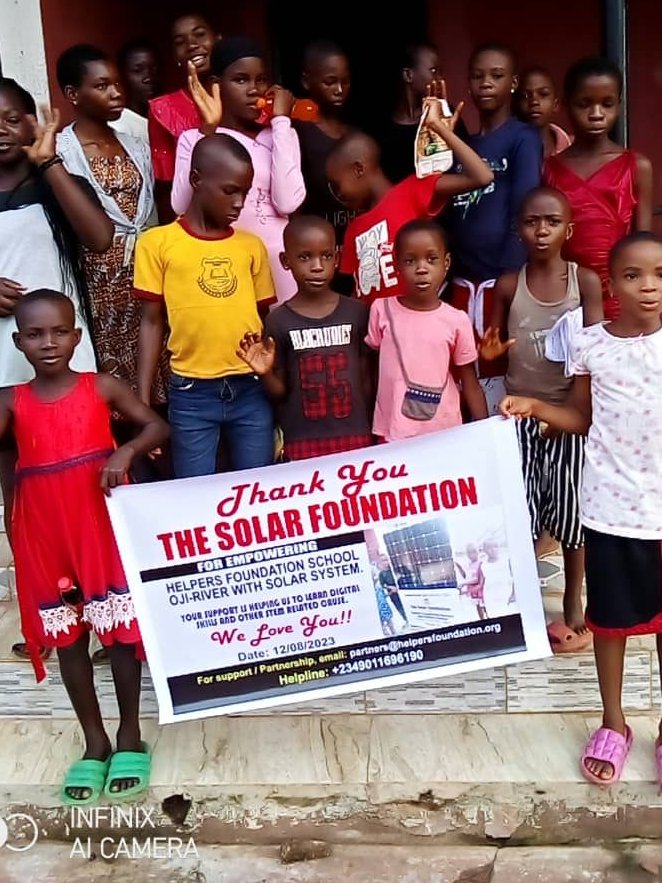 The Solar Foundation funds decentralized solar solutions in Africa to empower the missions of community led NGOs like <a href="/HelpersSocial/">Helpers Social Development Foundation</a> &amp; <a href="/ayowecca_uganda/">AYOWECCA UGANDA.</a> Help us accelerate solar in the 🌎 by donating to our #GG18 grant here: bit.ly/TheSolarFounda… Learn more: 🧵