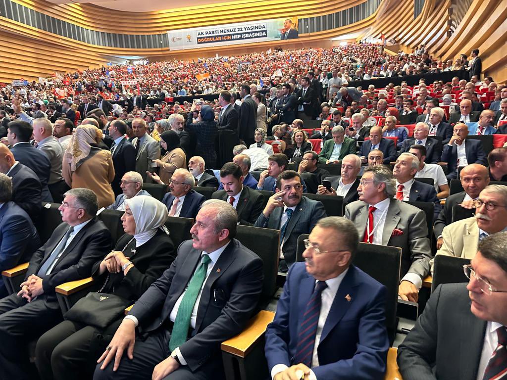 oznurcalik's tweet photo. Genel Başkanımız ve Cumhurbaşkanımız Sayın @RTErdogan: AK Parti’nin 22. kuruluş yıl dönümünün ülkemize ve tüm teşkilatlarımıza hayırlı olmasını diliyorum.
#AkParti22Yaşında https://t.co/0ojZwlEVfo
