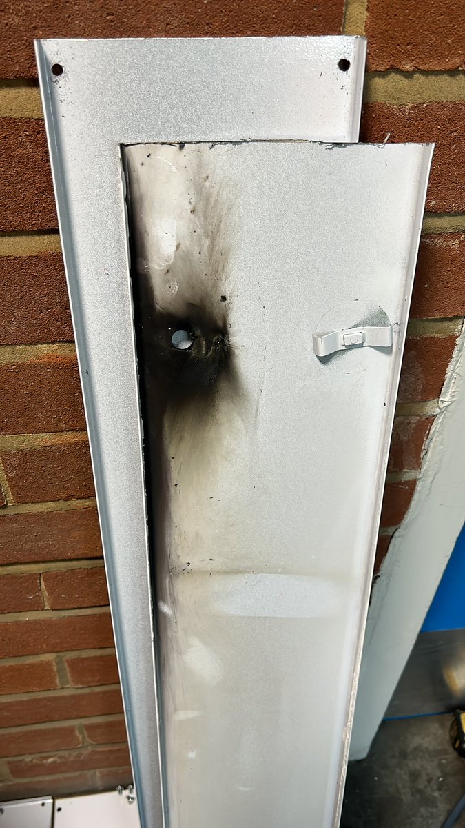 Good find today. Live tail got caught when turning trunking turnbuckle. No power. 5 electricians been before to no avail 🤔