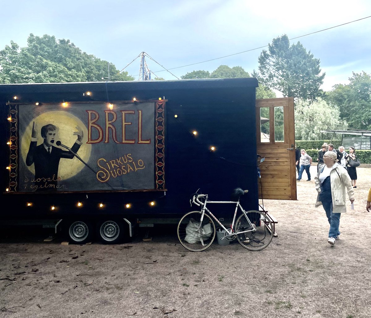 henriettaHki's tweet photo. 🎪🎶🇫🇷Tänään Brelliä sirkusteltassa! Kaivarissa☺️ #Sirkussuosalo https://t.co/lEDoIu7yoG