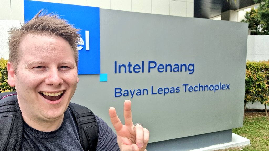 It's #IntelTechTour this week in Malaysia. All the fun stuff about advanced packaging.

What humbled me though? After 2x lab tours, entering a demo room of local Intel engineers and suddenly being asked for a dozen selfies. Compared to me, they are the real deal, and do magic.