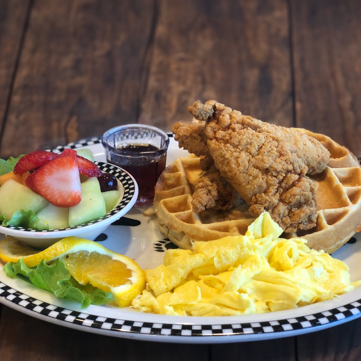 Fill in the blank: Waffles + _________ = Heavenly 😍🧇
#NationalWaffleDay