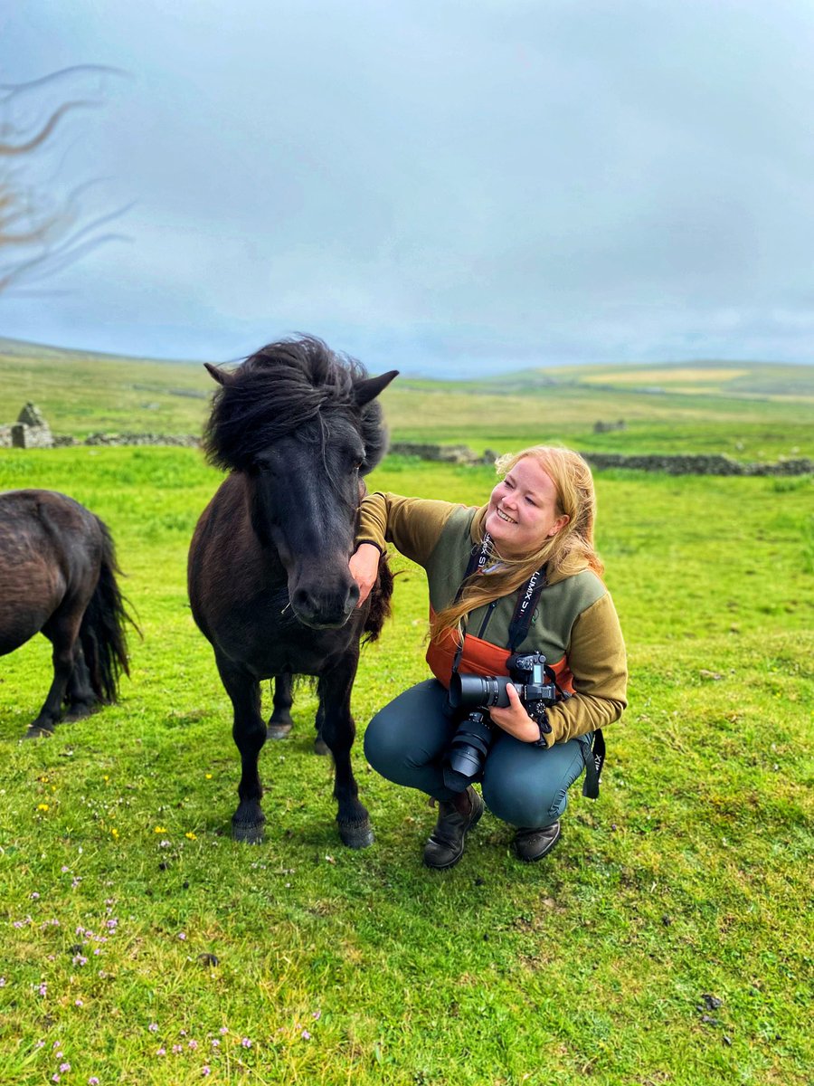 Throwback to a wonderful time on Shetland last month. Here I am thanking Olaf for being a wonderful poser 😁🐴 @LumixUK