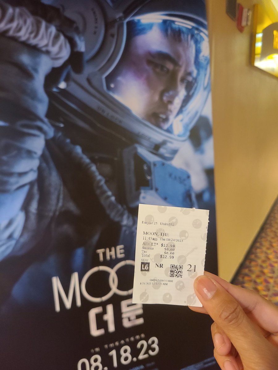 kaiihun's tweet photo. made it to the last screening!! 🐧🌑

#도경수 #엑소디오 #Kyungsoo #DOHKYUNGSOO #더문 #TheMoon https://t.co/fSS0NSGKua