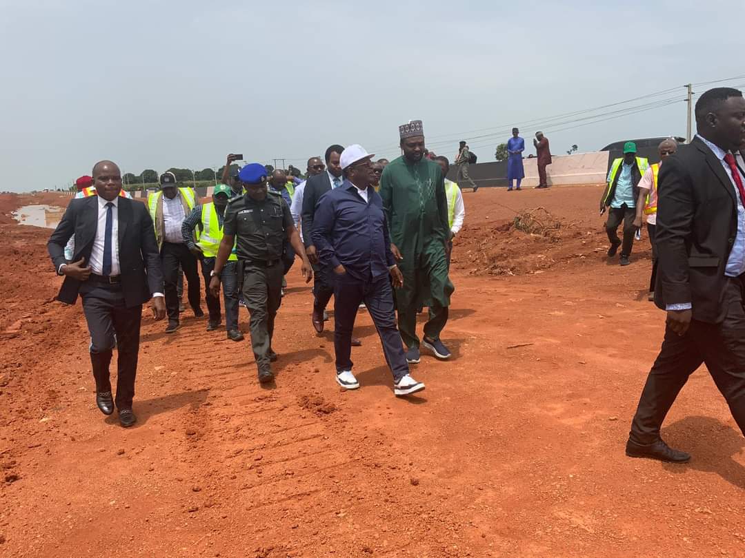 Equityoyo's tweet photo. HM Dave Umahi, the Director, Highways Construction and Rehabilitation, Engr Folorunso B. Esan and other staff of the ministry at the inspection of Abuja-Kaduna-Kano Road , Section I, Abuja - Kaduna Today, 24th August, 2023.
#GovtAtWorkNG #FGAtWork
#nigeria #NigeriaNews #news https://t.co/20FuL0reoG
