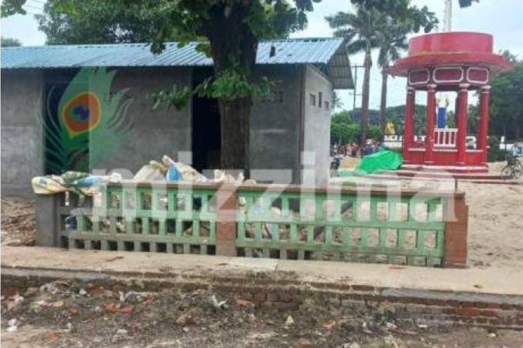 zawmoethant71's tweet photo. The jealous of Dictators supporters.👇
The members of #SAC(muni,Genrl_admins Dep) have constructed a public toilet at infront of #Martyr's temple of #HinThaDa city.
https://t.co/wrze3FWP8C
#2023Aug24Coup
#DoMoreSingapore
#NoMoreDirtyDeals
#WhatsHappeningInMyanmar https://t.co/BVzikOX9pE