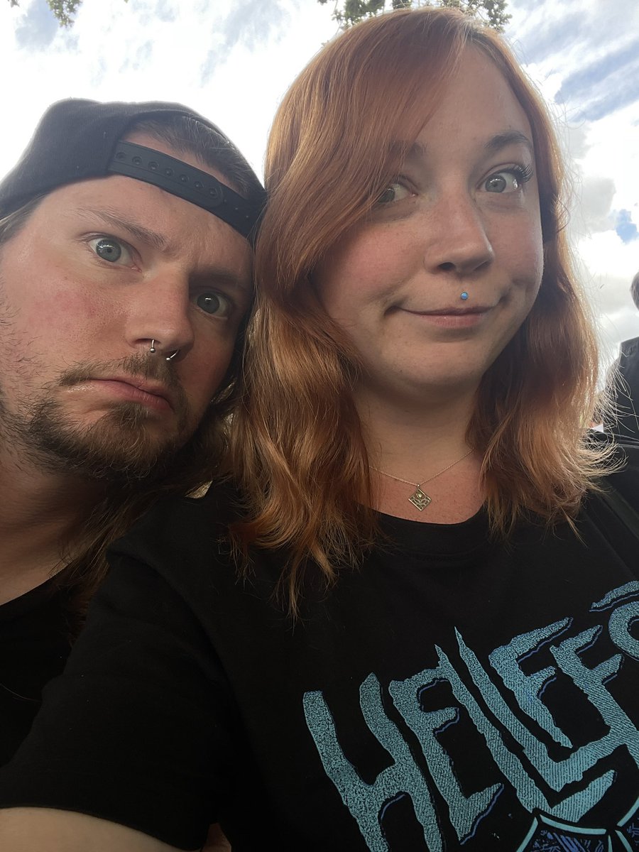 LSamhain's tweet photo. P’tit souvenir du Motocultor avec le chéri @OWK_NB ♥️☀️ (j’aime trop ma tête dessus ahah) https://t.co/ftfmKsEqs6