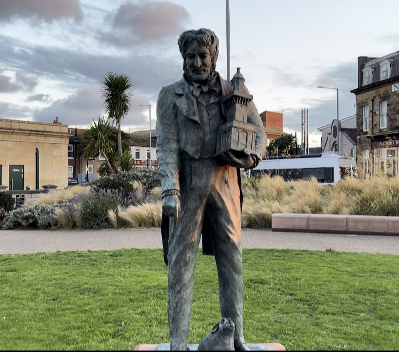 Stephencheatley's tweet photo. This is the Lower Lighthouse in Fleetwood Lancashire. It was part designed by Decimus Burton, who also designed the town, as commissioned by Sir Peter Hesketh, who’s statue can be seen holding the lighthouse. https://t.co/DjwthcAVWJ