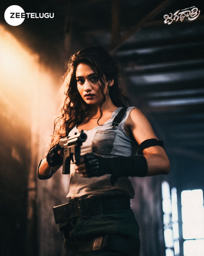 ZeeTVTelugu's tweet photo. Re-Imagining JD As Fiery Hollywood Action💥💥 Agent🔥🔥

Watch #Jagadhatri Mon to Sat at 7:30 PM on #ZeeTelugu

#AI #AIArt #InspiredByAI #JagadhatriIPS #FearlessCop #InspirationalCop #Trending https://t.co/htZCRWHjQi