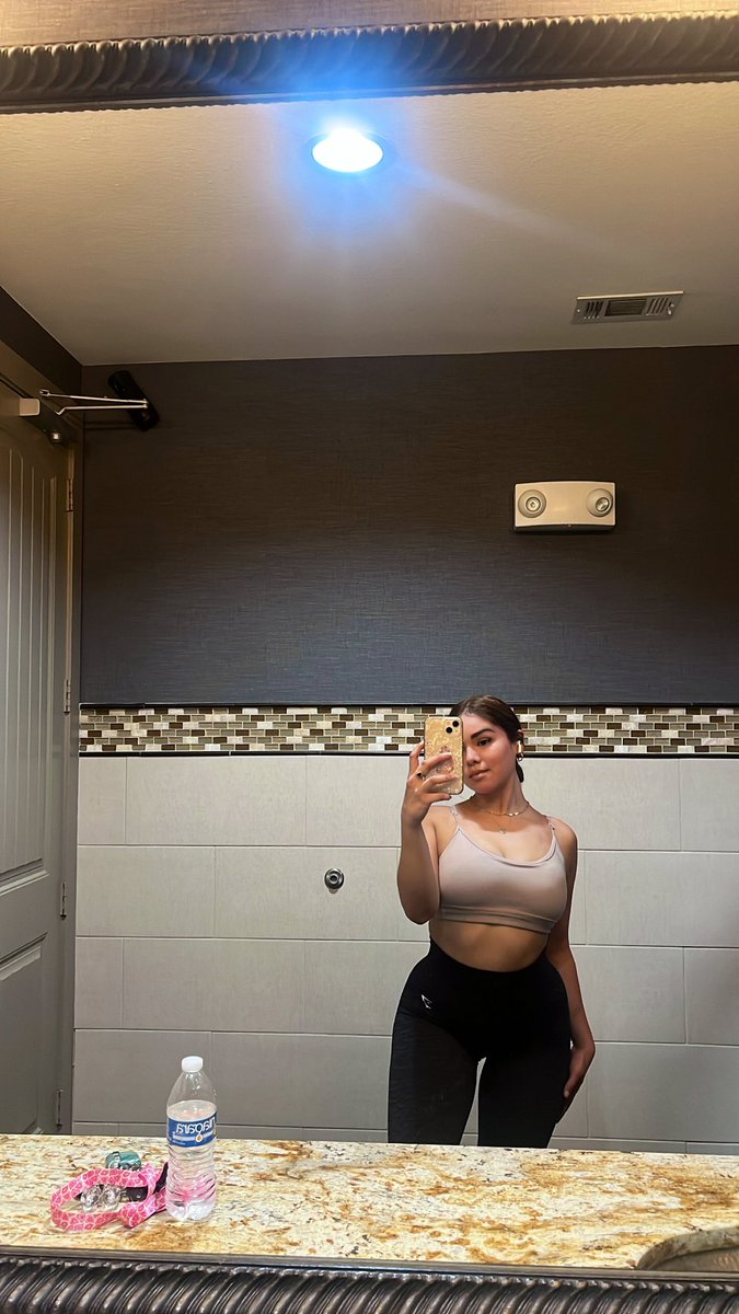 dfallsss's tweet photo. Any sugar daddy who wants to help me
rn? 🥺☺️
#sugarbaby #SugarDaddys #sugardaddylegit #SugarBabyTwitter #sugardaddyneededasap #cashapp https://t.co/aY6jnuUUy8