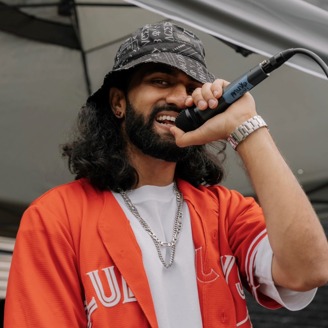 Check out today’s ‘Music on the Move’ presented by <a href="/bramptononstage/">Brampton On Stage</a> 

📍 Brampton Gateway Terminal 
🎶 Featuring <a href="/Spitty_/">Spitty</a> 
⏰ Performances from 3 pm - 5 pm 

 Tag <a href="/BramptonTransit/">Brampton Transit</a> in your posts and enjoy the sounds!