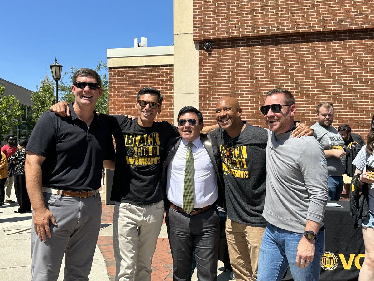 VCUpresident's tweet photo. I don't think I've ever seen so much black & gold at @VCU! I loved getting to share school spirit at Black & Gold Wednesdays with all of our students, faculty and staff. Let's carry that energy into the rest of the year by showing our UNlimited Ram pride every Wednesday! #VCUBGW https://t.co/Fhg6U16C2p