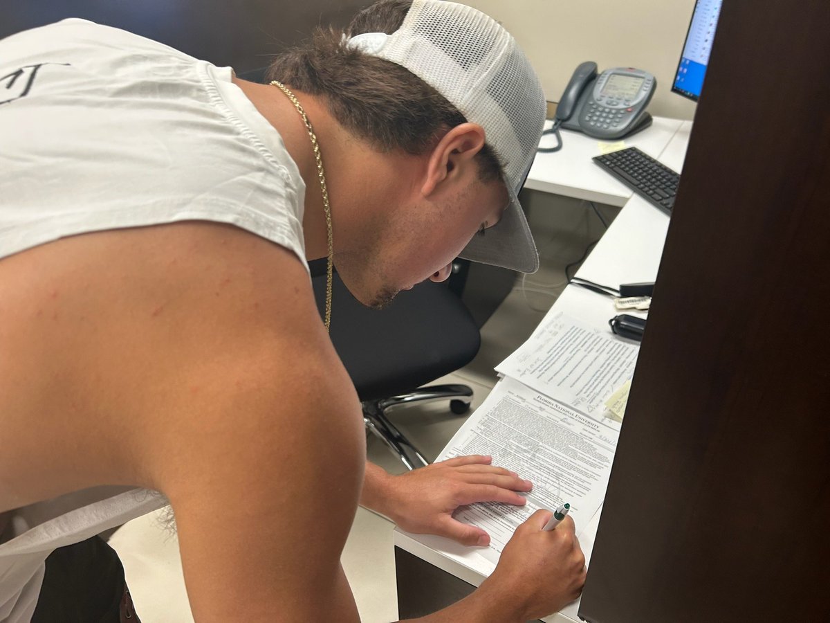 EmHornebaseball's tweet photo. 2022 Jayce Kirkham signing at his next stop. FLORIDA National University.  @KirkhamJayce https://t.co/qhOSHd2OFQ