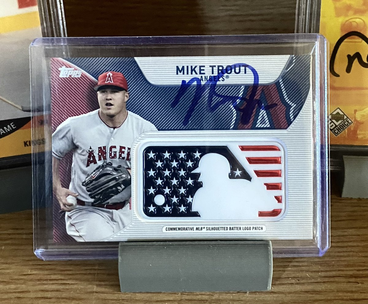 Let’s give away this (non injured) Mike Trout IP signed Topps Baseball Card! ⛳️ TO ENTER: Just 👍🏻 this tweet & follow me! ❤️ Winner Announced Next Week! #TheHobby #GiveBack