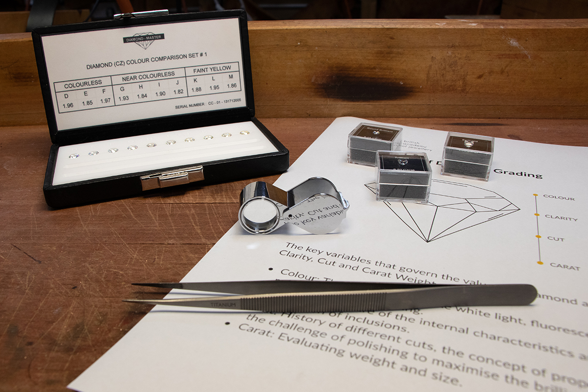 BAJ_UK's tweet image. Our Diamond Grading for Beginners short course is running in London on Saturday the 30th of September - Sunday the 1st of October! Book your spot in this insightful weekend course now via the link in our bio 💎

#diamondgrading #4Cs #jewellery #diamonds